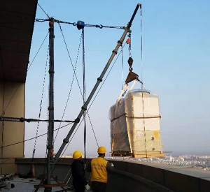  Hoisting construction of high-rise derrick mast