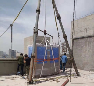  Hoisting and handling of high-rise manual derrick mast