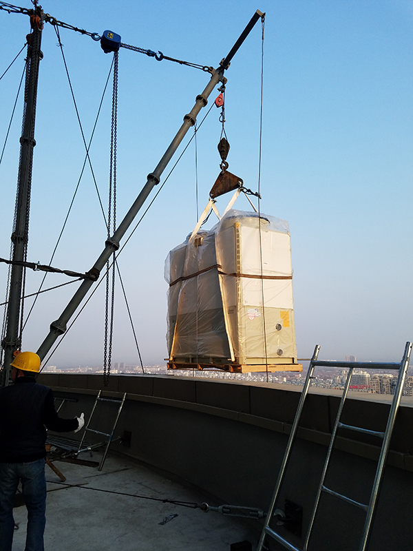  Hoisting of high-rise derrick mast