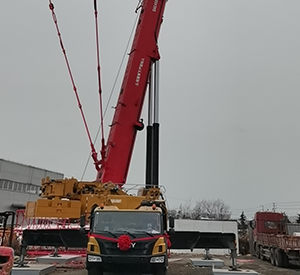  Large crane rental